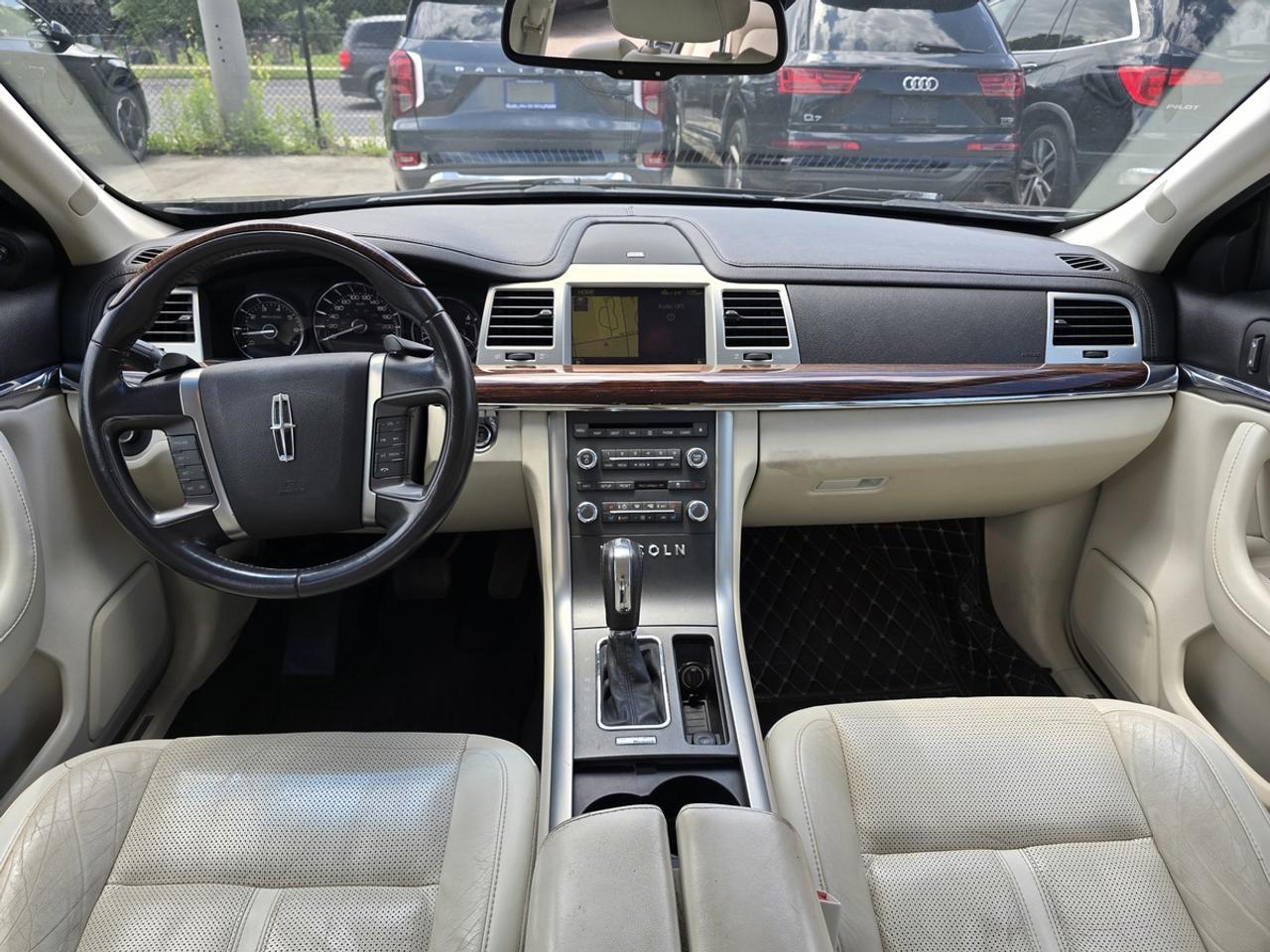 2010 Lincoln MKS  Photo