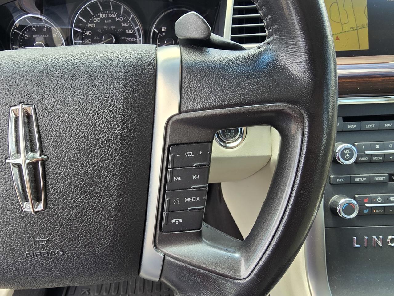 2010 Lincoln MKS  Photo