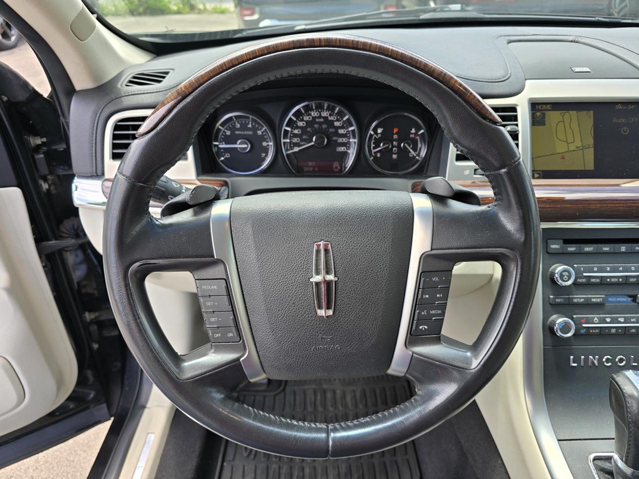 2010 Lincoln MKS  Photo