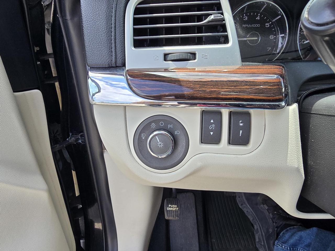 2010 Lincoln MKS  Photo