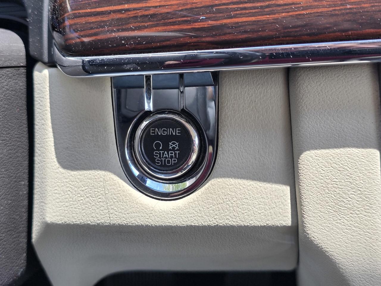 2010 Lincoln MKS  Photo