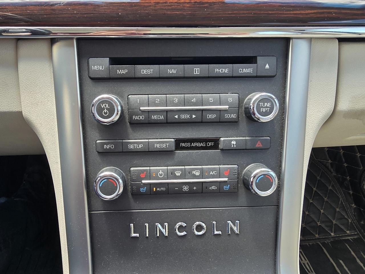 2010 Lincoln MKS  Photo