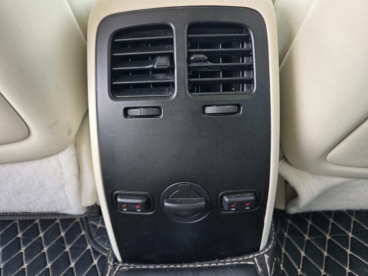 2010 Lincoln MKS  Photo