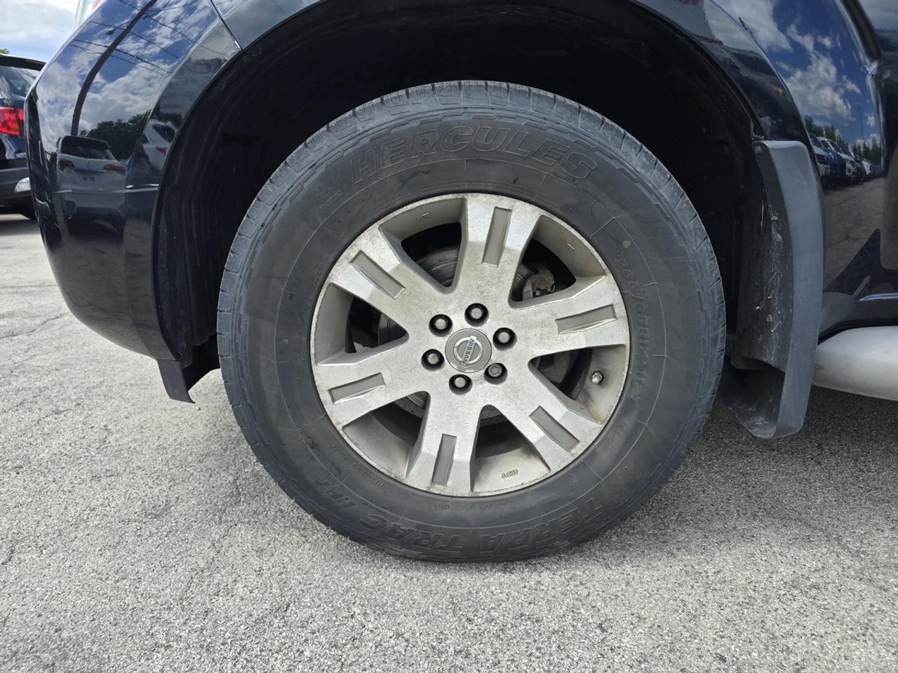 2012 Nissan Pathfinder SV Photo
