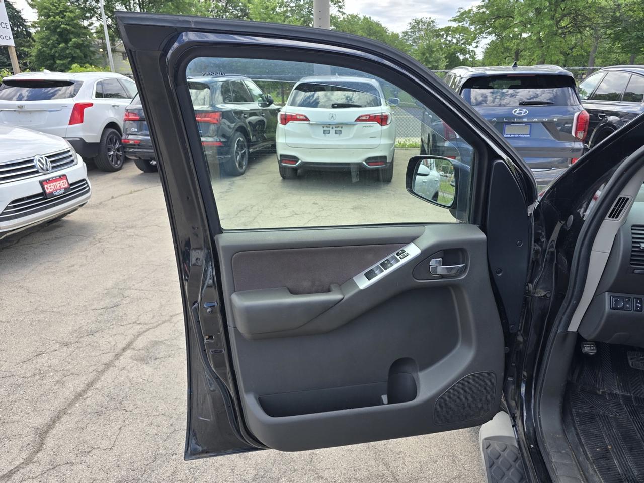 2012 Nissan Pathfinder SV Photo