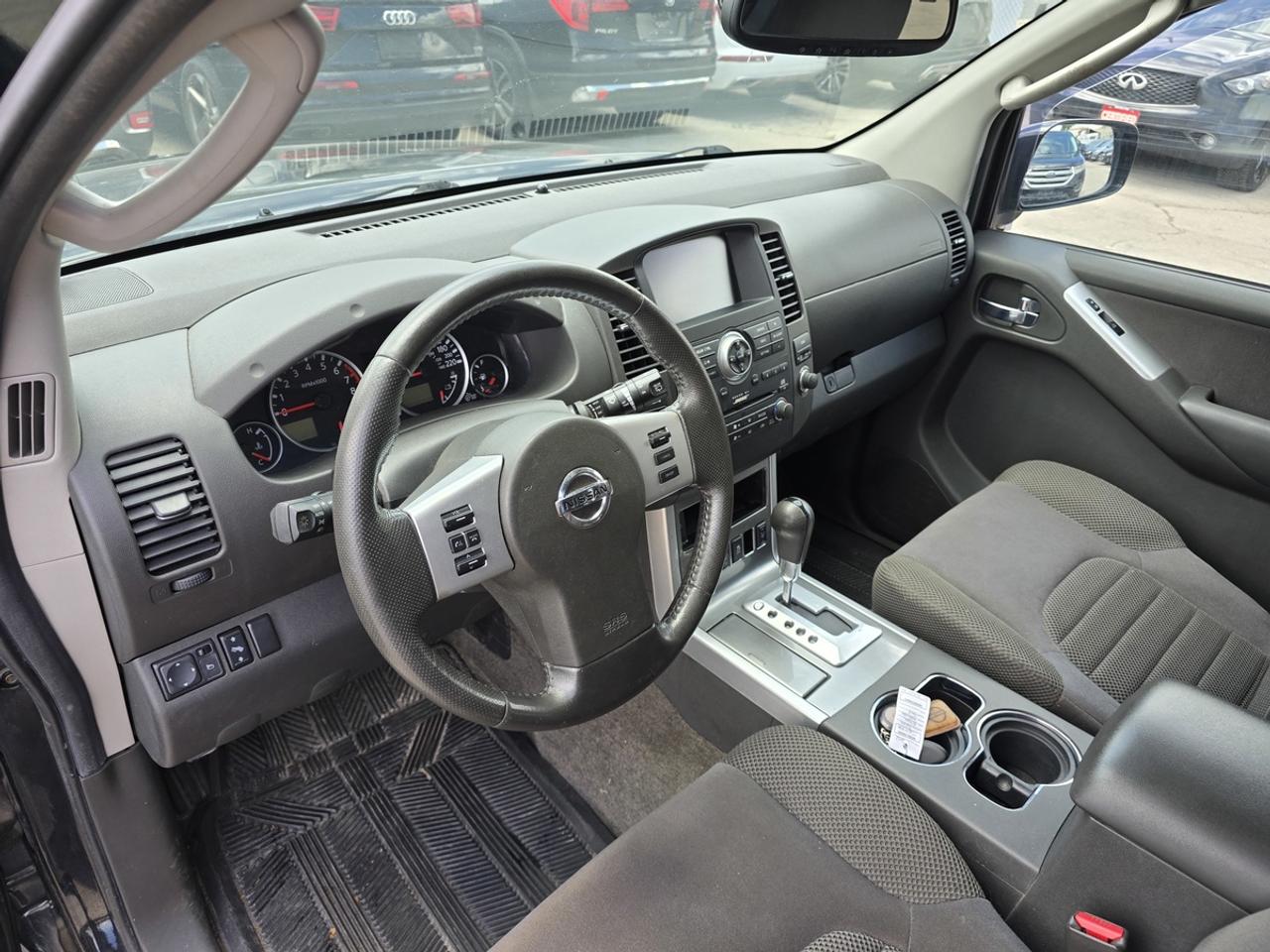 2012 Nissan Pathfinder SV Photo