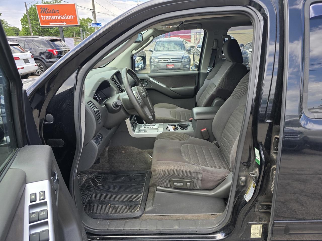 2012 Nissan Pathfinder SV Photo