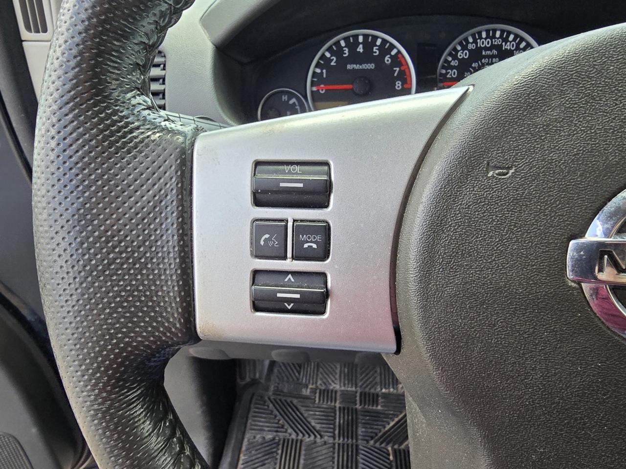 2012 Nissan Pathfinder SV Photo