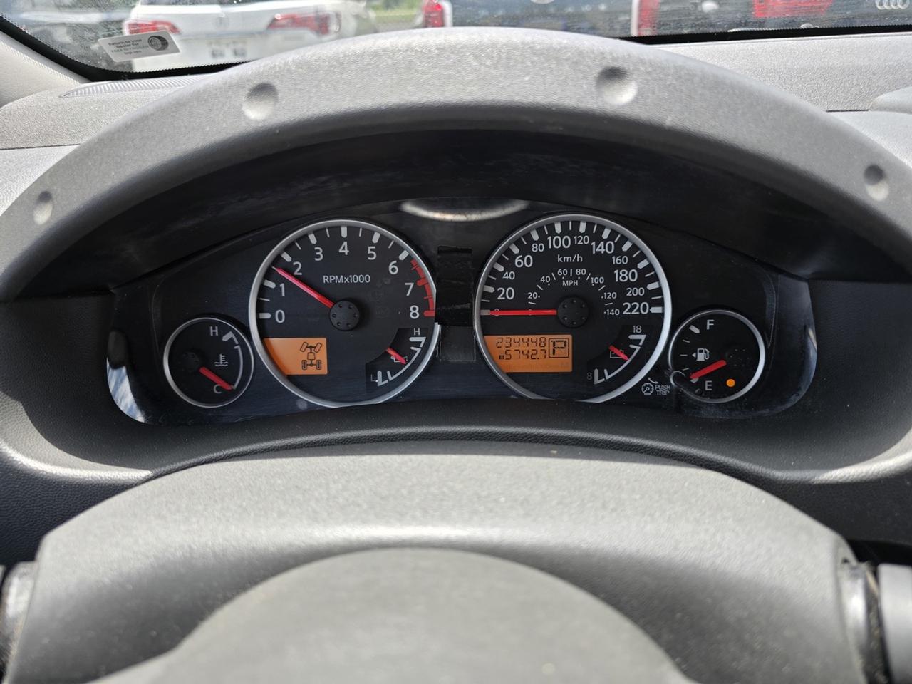 2012 Nissan Pathfinder SV Photo