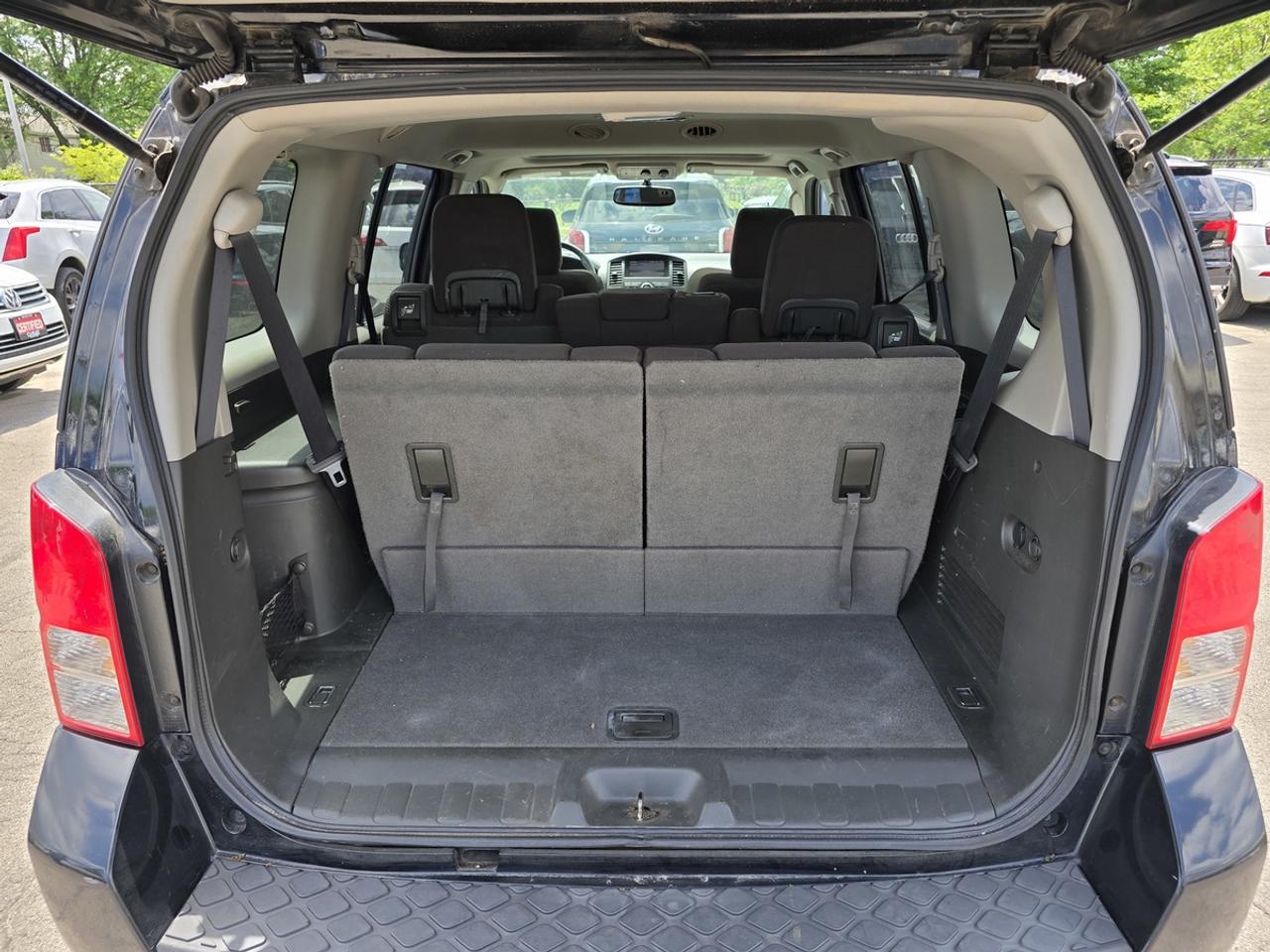 2012 Nissan Pathfinder SV Photo