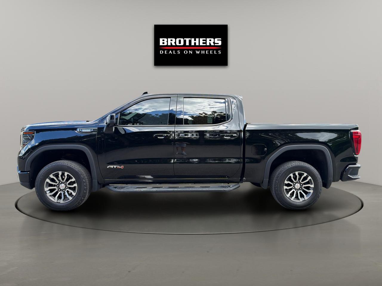 2023 GMC Sierra 1500 4WD Crew Cab AT4 No Accident One Owner Photo