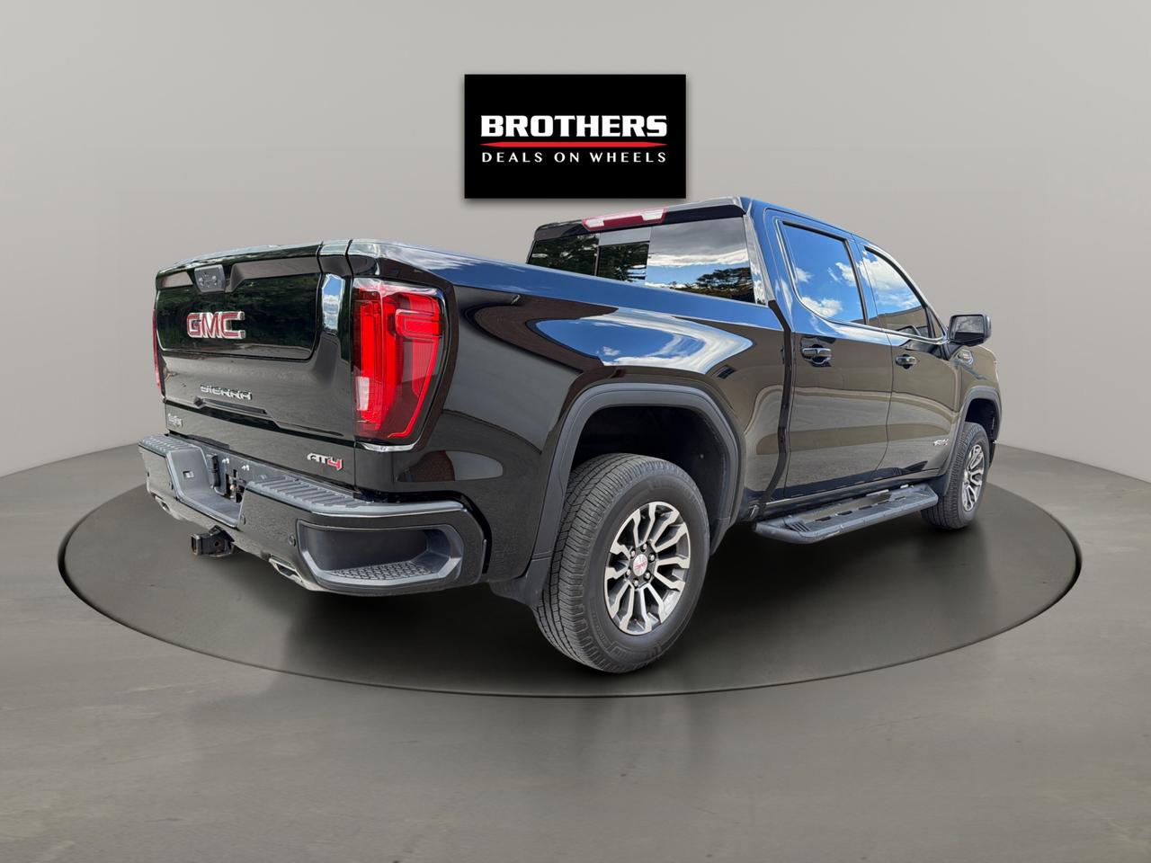 2023 GMC Sierra 1500 4WD Crew Cab AT4 No Accident One Owner Photo