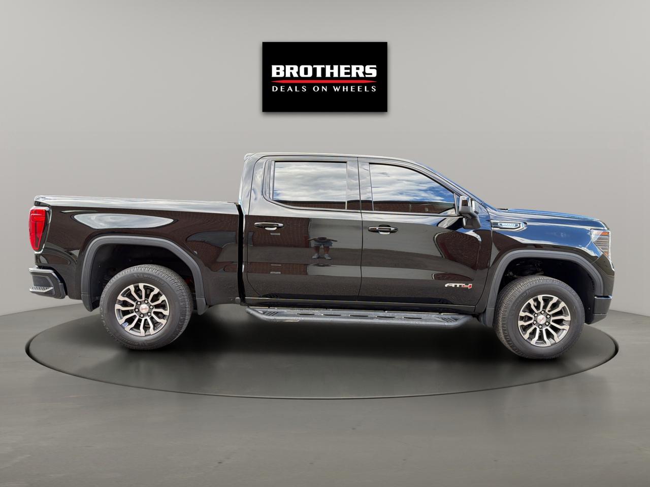 2023 GMC Sierra 1500 4WD Crew Cab AT4 No Accident One Owner Photo