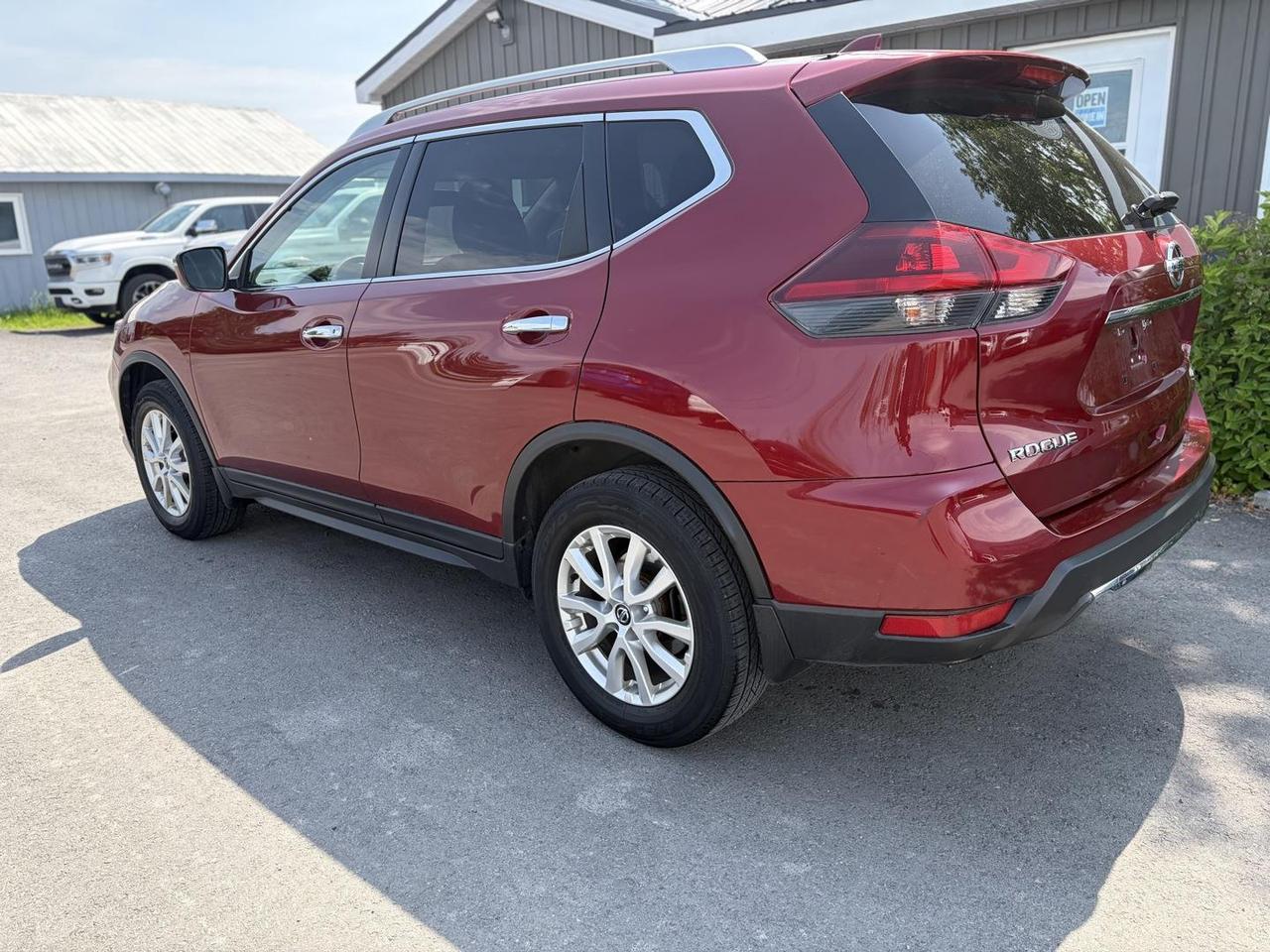 2020 Nissan Rogue  Photo2