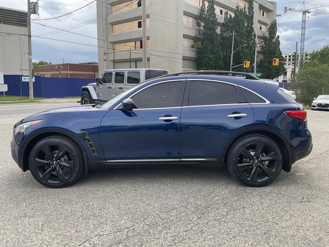 2016 Infiniti QX70 S AWD - LEATHER! NAV! 360 CAM! COOLED SEATS! SUNRO Photo3