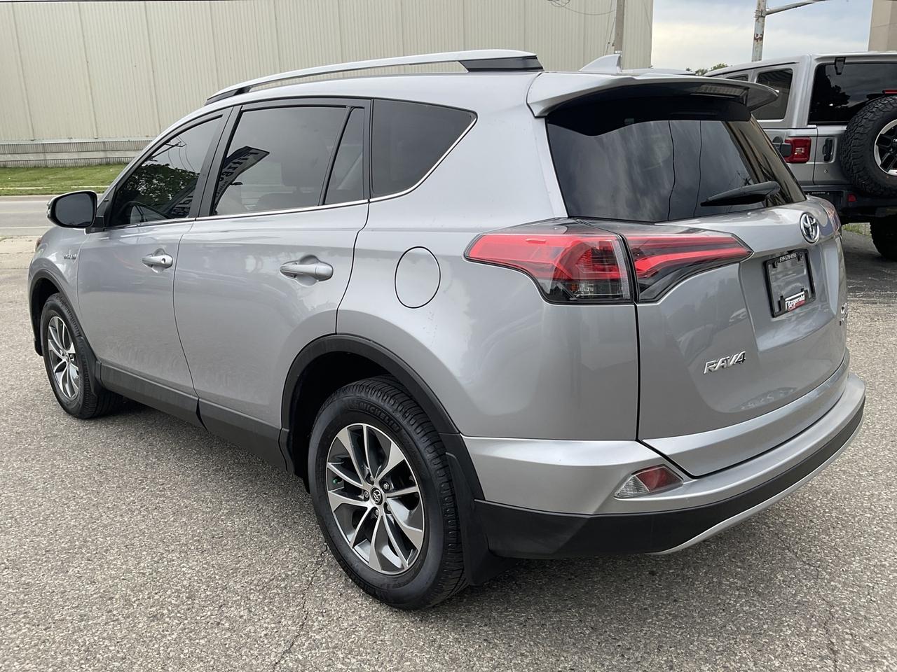 2018 Toyota RAV4 HYBRID XLE - BACK-UP CAM! BSM! SAFETY SENSE! SUNRO Photo