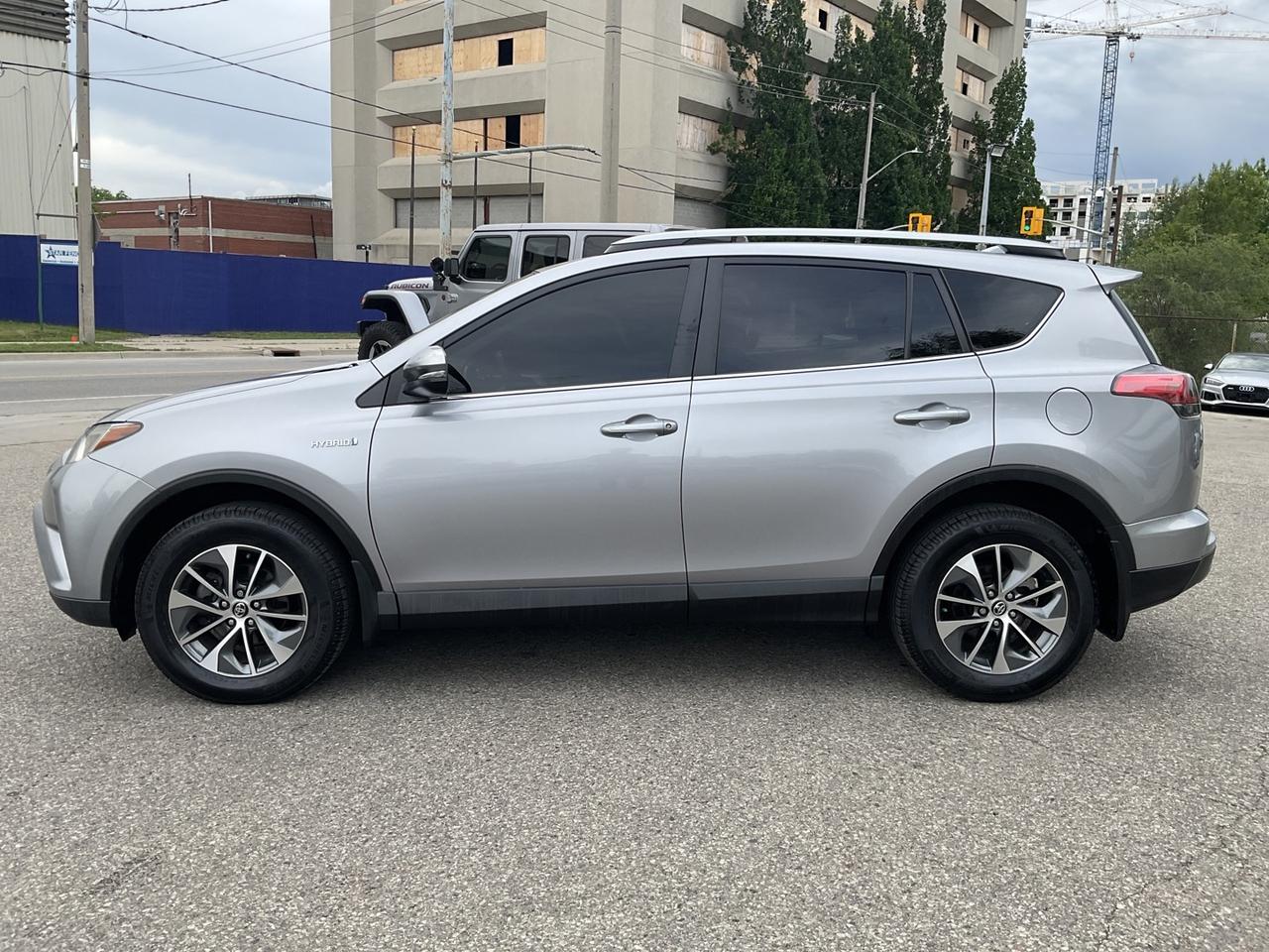 2018 Toyota RAV4 HYBRID XLE - BACK-UP CAM! BSM! SAFETY SENSE! SUNRO Photo3