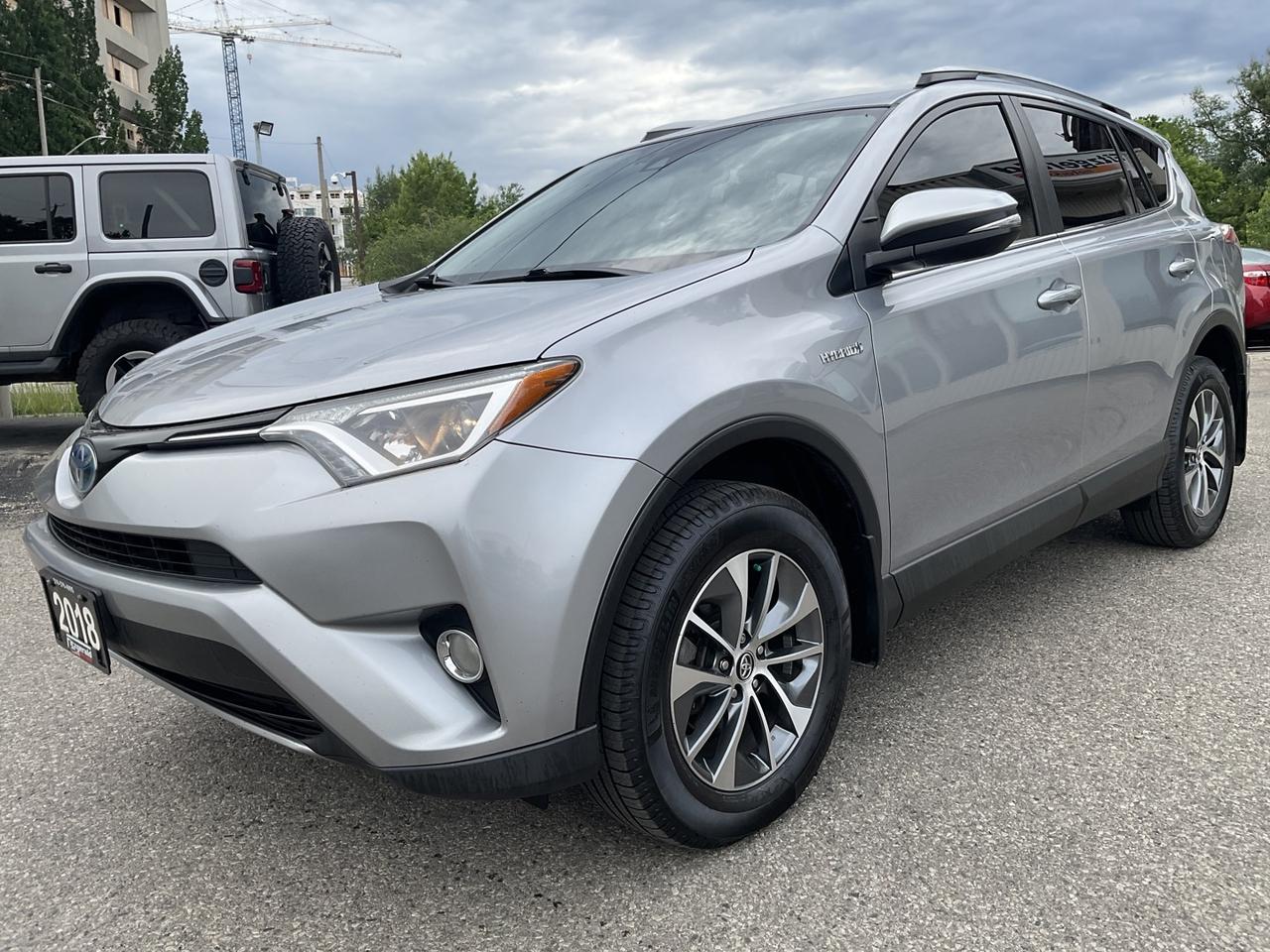 2018 Toyota RAV4 HYBRID XLE - BACK-UP CAM! BSM! SAFETY SENSE! SUNRO Photo