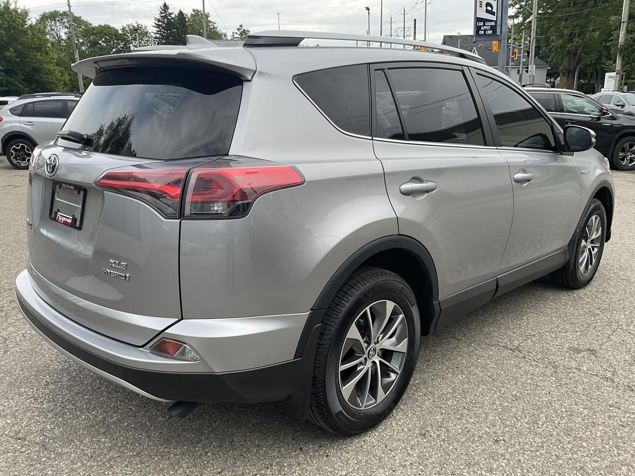 2018 Toyota RAV4 HYBRID XLE - BACK-UP CAM! BSM! SAFETY SENSE! SUNRO Photo