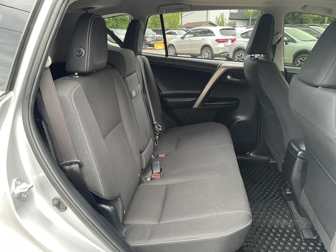 2018 Toyota RAV4 HYBRID XLE - BACK-UP CAM! BSM! SAFETY SENSE! SUNRO Photo