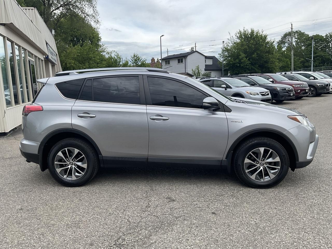 2018 Toyota RAV4 HYBRID XLE - BACK-UP CAM! BSM! SAFETY SENSE! SUNRO Photo