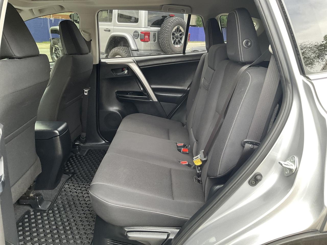 2018 Toyota RAV4 HYBRID XLE - BACK-UP CAM! BSM! SAFETY SENSE! SUNRO Photo