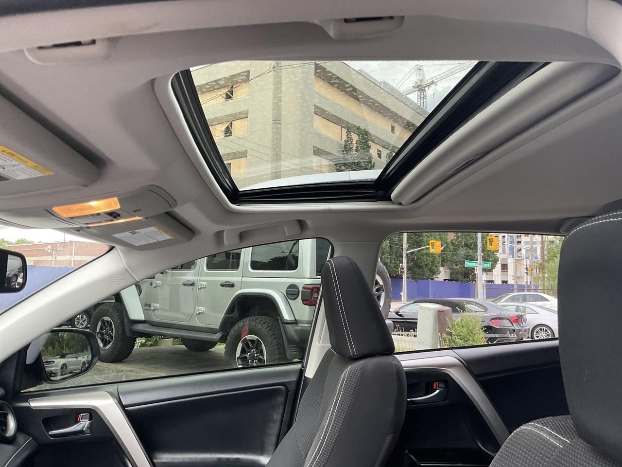 2018 Toyota RAV4 HYBRID XLE - BACK-UP CAM! BSM! SAFETY SENSE! SUNRO Photo