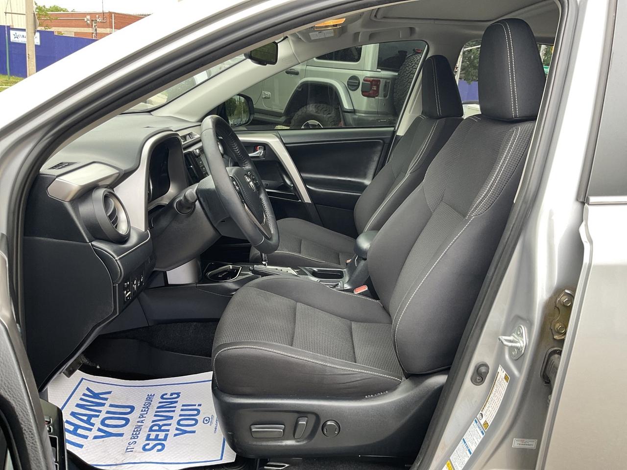 2018 Toyota RAV4 HYBRID XLE - BACK-UP CAM! BSM! SAFETY SENSE! SUNRO Photo