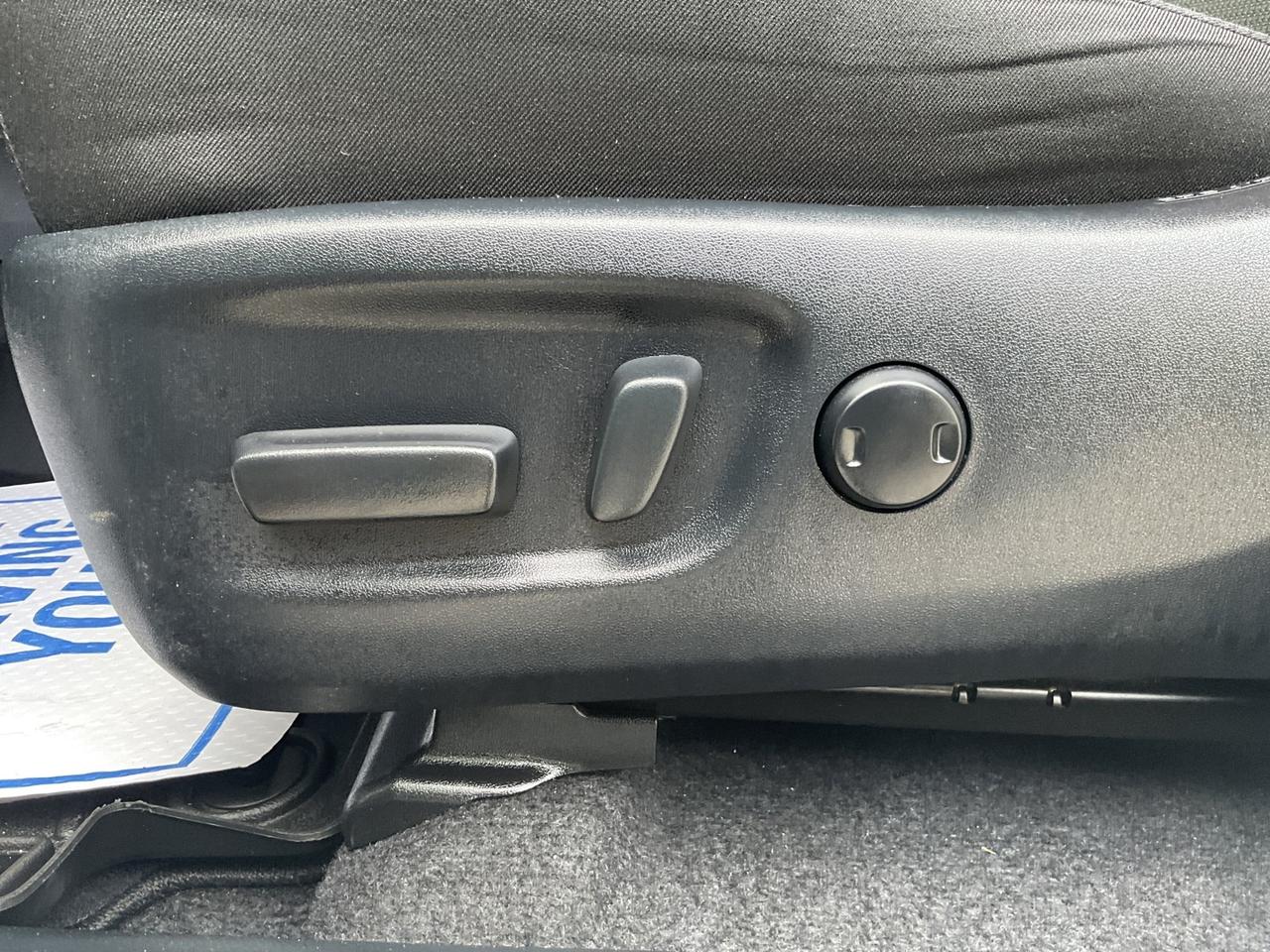 2018 Toyota RAV4 HYBRID XLE - BACK-UP CAM! BSM! SAFETY SENSE! SUNRO Photo