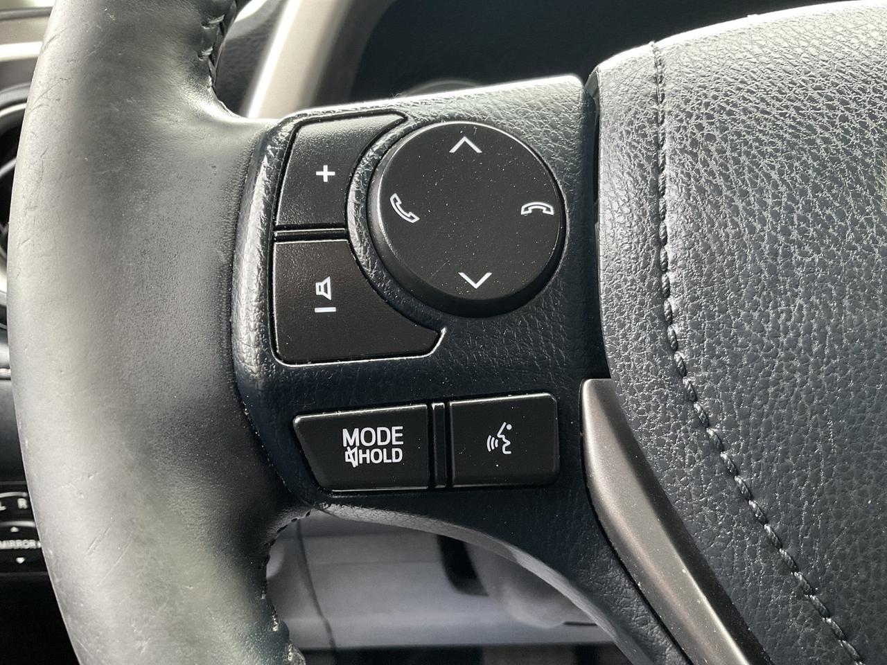 2018 Toyota RAV4 HYBRID XLE - BACK-UP CAM! BSM! SAFETY SENSE! SUNRO Photo