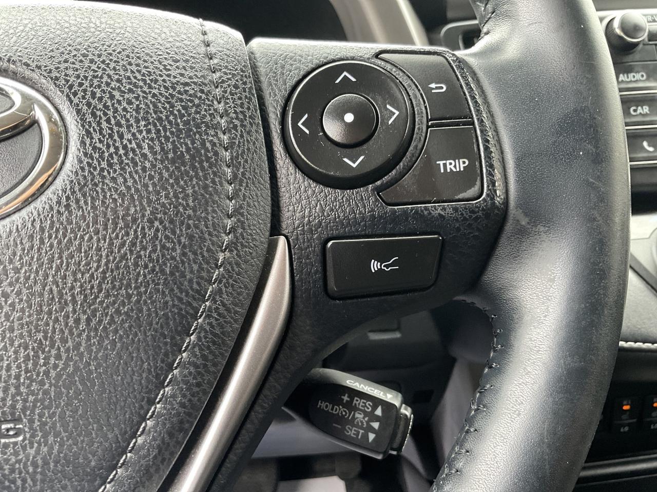 2018 Toyota RAV4 HYBRID XLE - BACK-UP CAM! BSM! SAFETY SENSE! SUNRO Photo