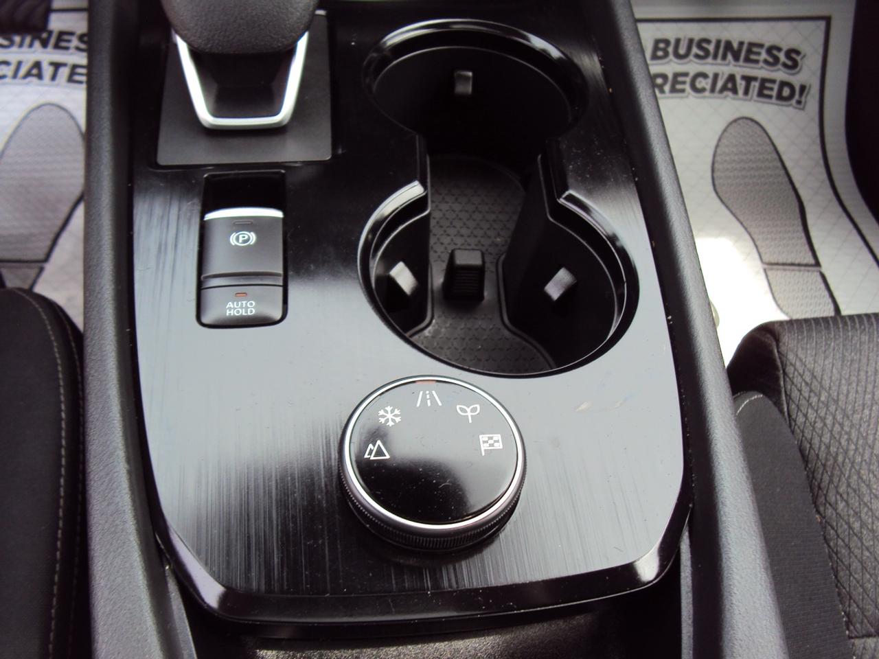 2024 Nissan Rogue SV Photo