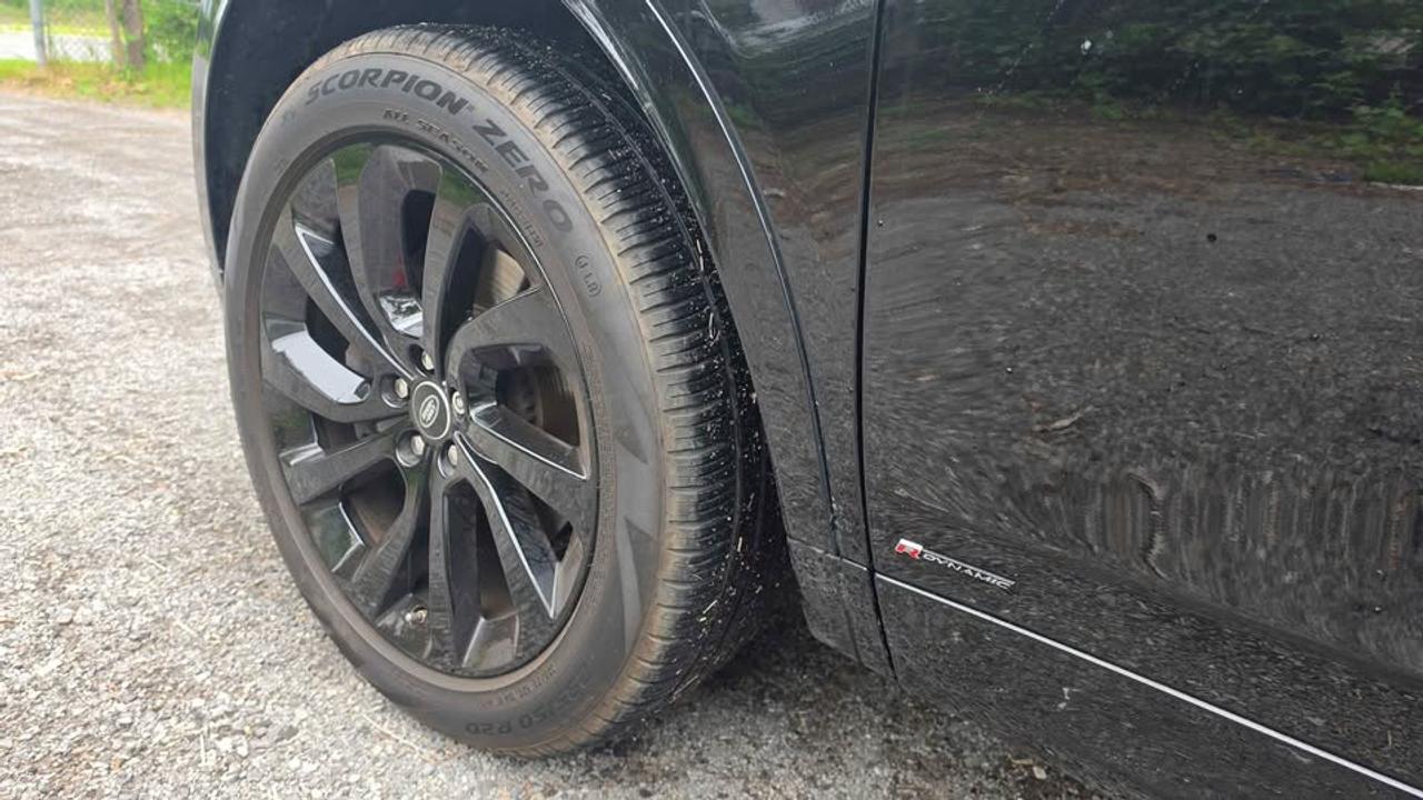 2020 Land Rover Discovery Sport R-Dynamic HSE P290 Photo