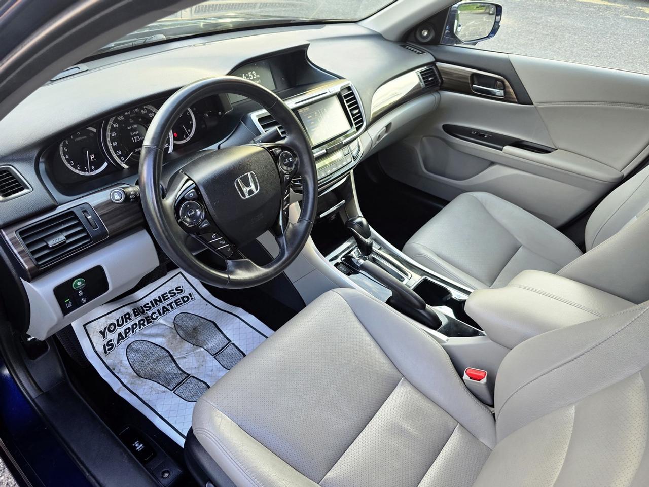 2016 Honda Accord EX-L | No Accidents! Photo4