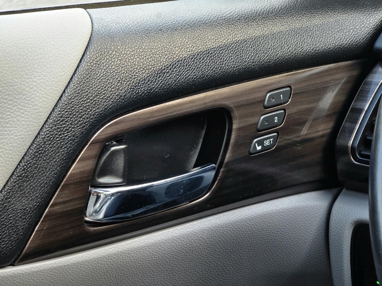 2016 Honda Accord EX-L | No Accidents! Photo
