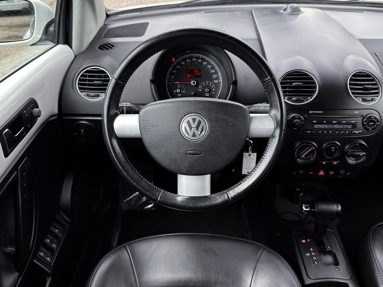 2010 Volkswagen New Beetle Comfortline Convertible Photo