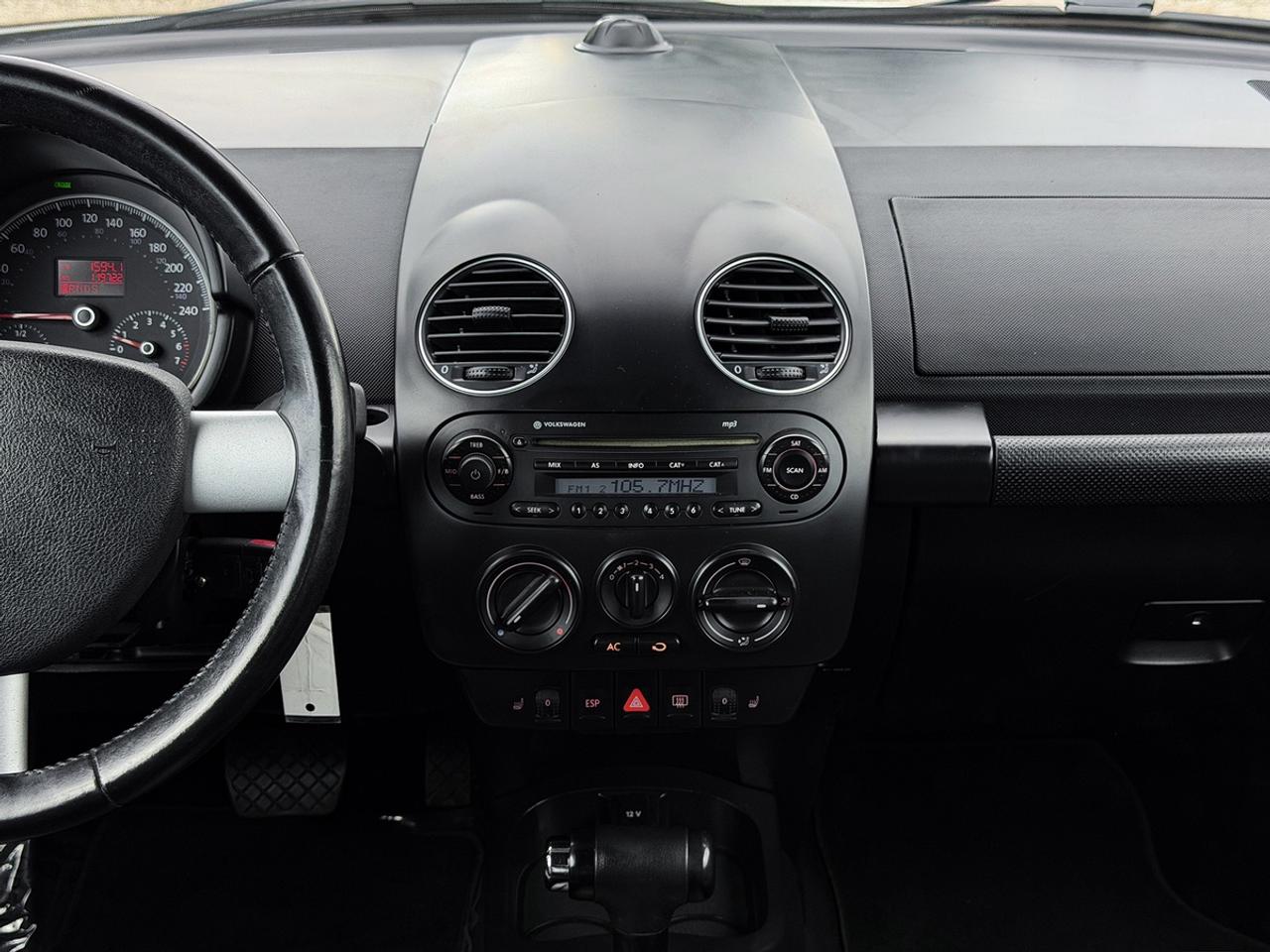 2010 Volkswagen New Beetle Comfortline Convertible Photo