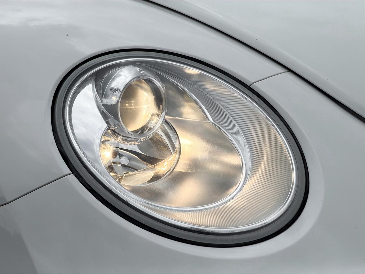2010 Volkswagen New Beetle Comfortline Convertible Photo