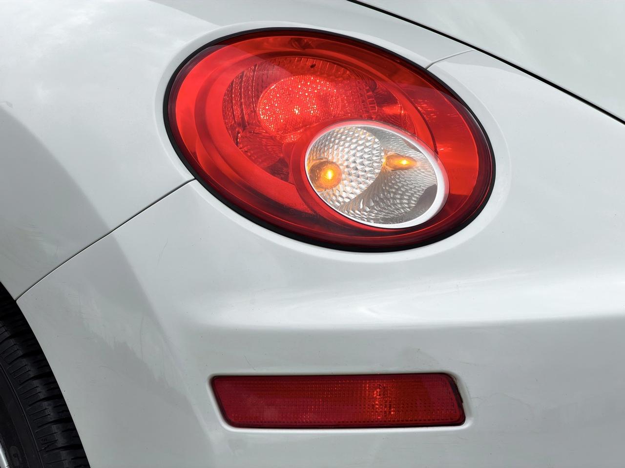 2010 Volkswagen New Beetle Comfortline Convertible Photo