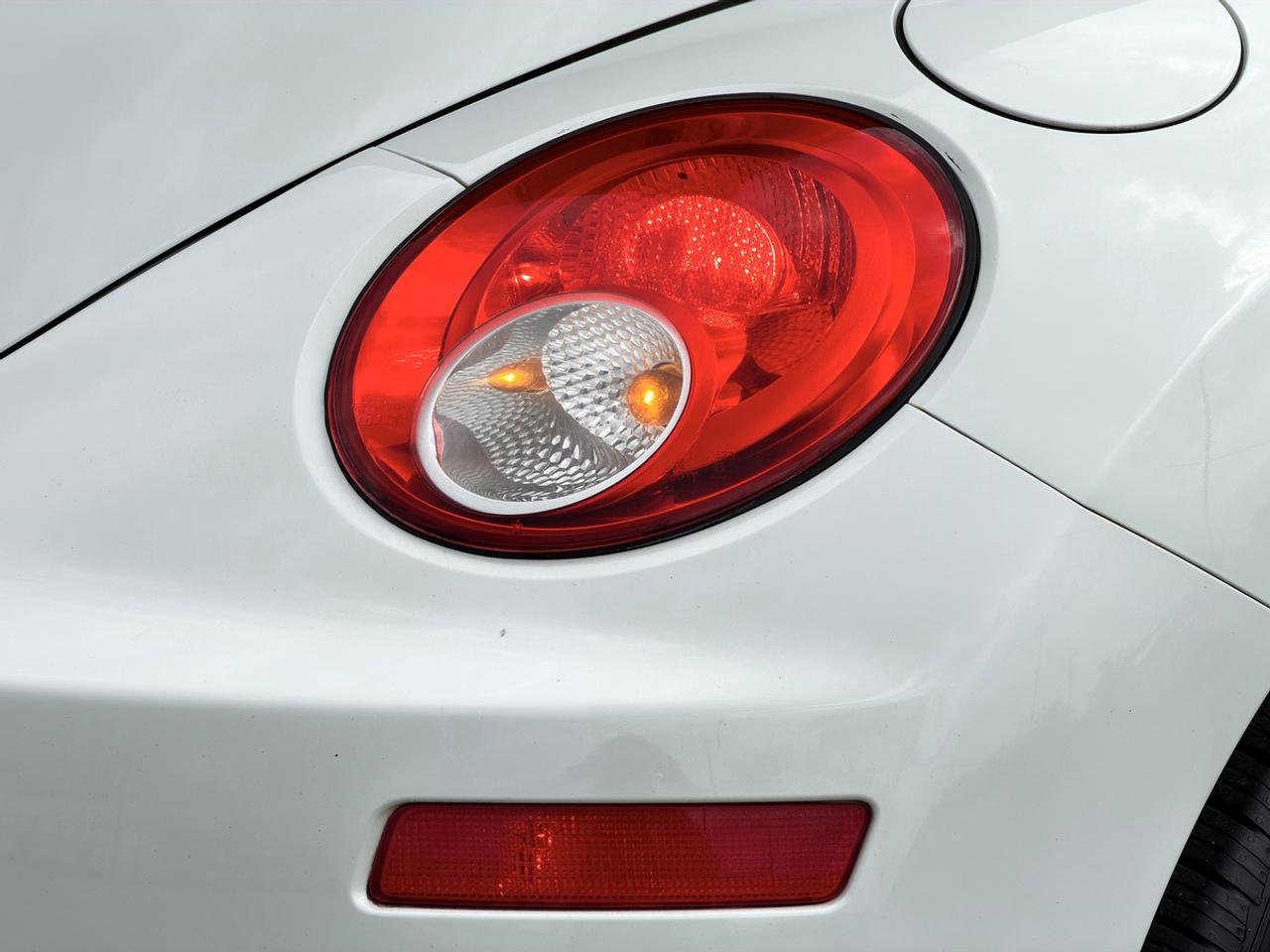 2010 Volkswagen New Beetle Comfortline Convertible Photo