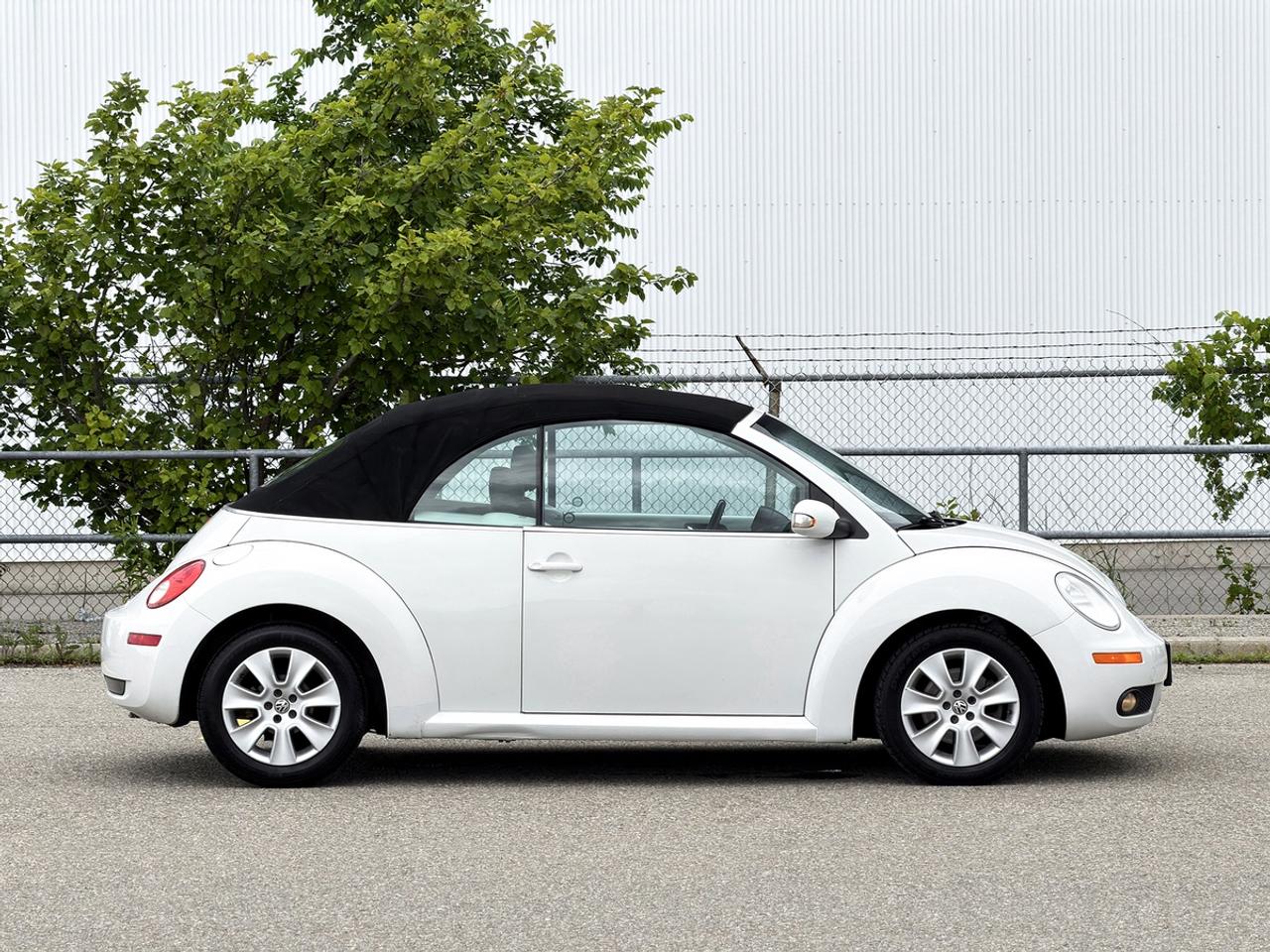 2010 Volkswagen New Beetle Comfortline Convertible Photo