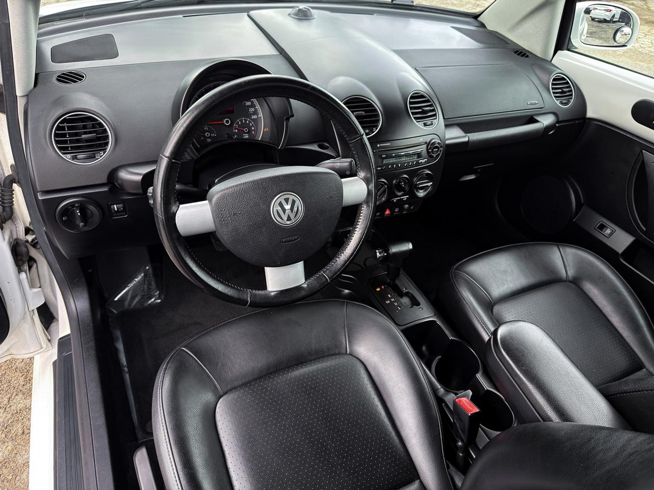 2010 Volkswagen New Beetle Comfortline Convertible Photo