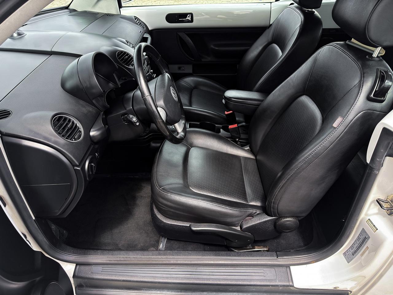 2010 Volkswagen New Beetle Comfortline Convertible Photo