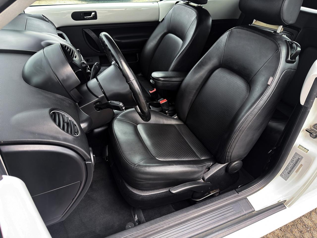 2010 Volkswagen New Beetle Comfortline Convertible Photo