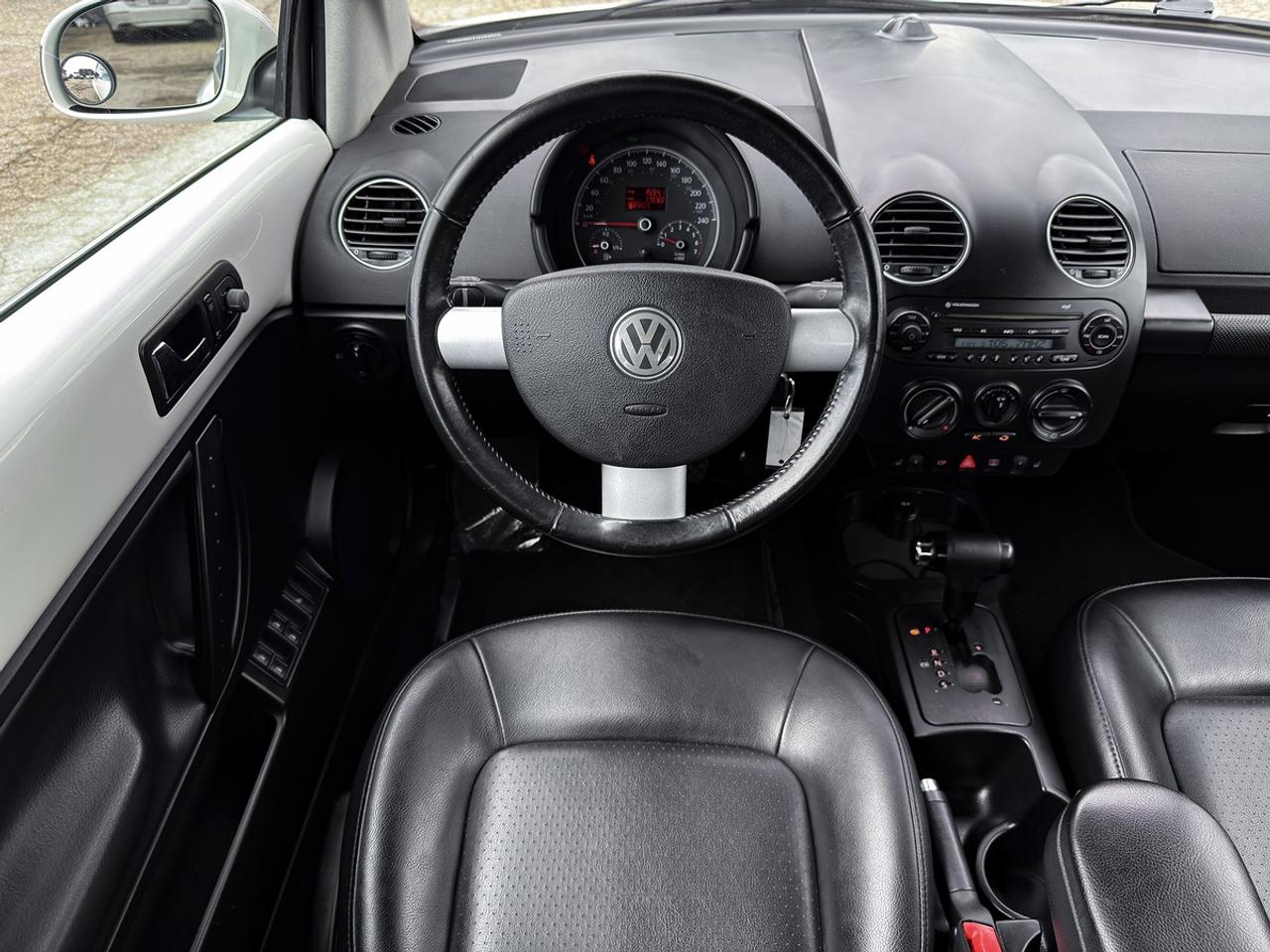 2010 Volkswagen New Beetle Comfortline Convertible Photo
