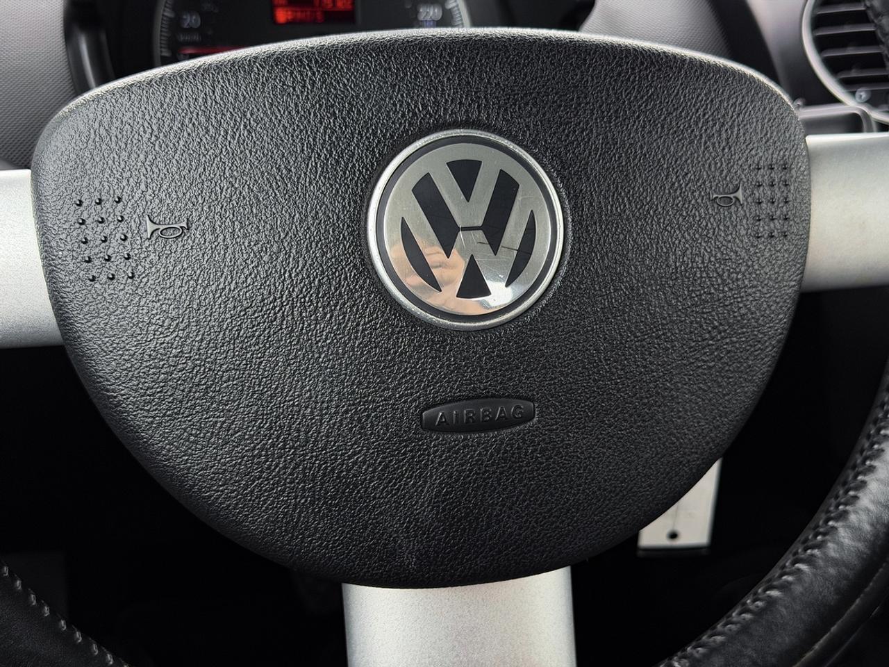 2010 Volkswagen New Beetle Comfortline Convertible Photo