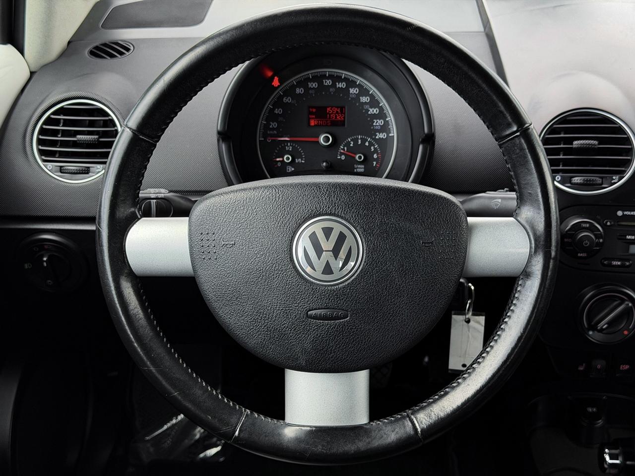 2010 Volkswagen New Beetle Comfortline Convertible Photo