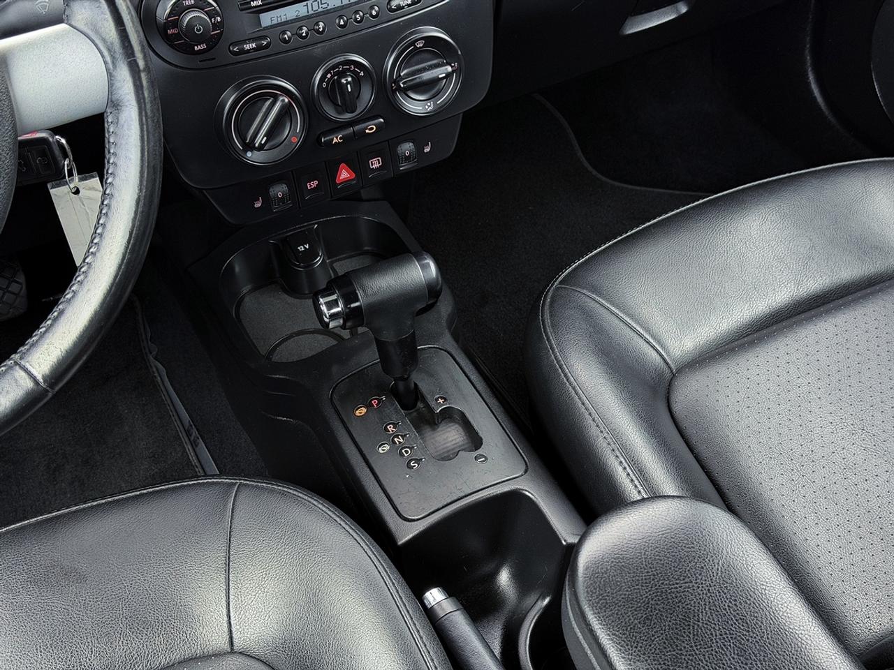 2010 Volkswagen New Beetle Comfortline Convertible Photo