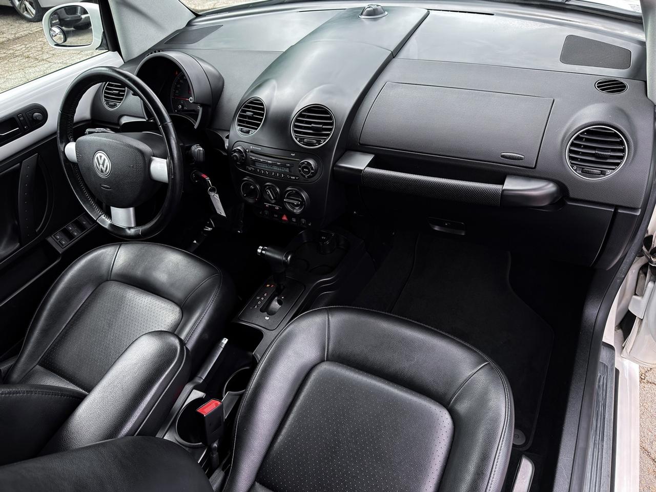 2010 Volkswagen New Beetle Comfortline Convertible Photo
