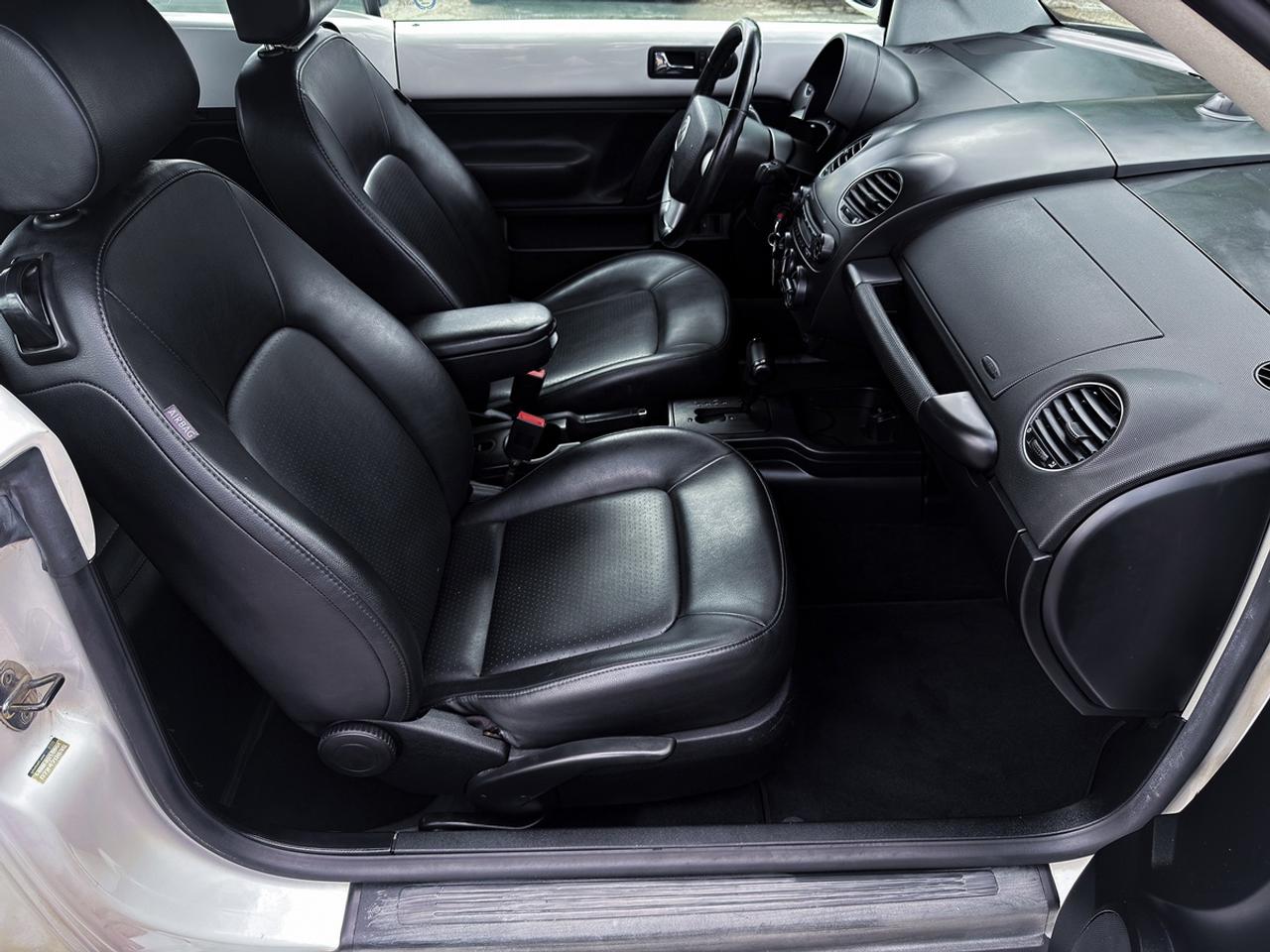 2010 Volkswagen New Beetle Comfortline Convertible Photo